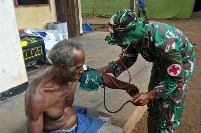 
					Masyarakat Kampung Homlikya dapat Yankes Gratis dari Personel Satgas TMMD Ke – 116