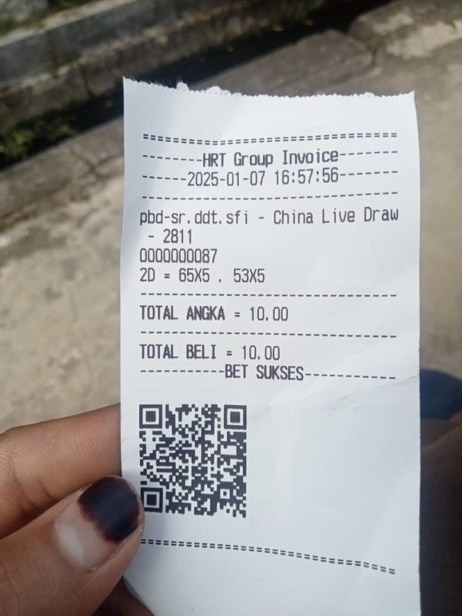 
					Terlihat digambar tanda terima pembelian nomor togel, atas bertulis nama usaha bandar togel 