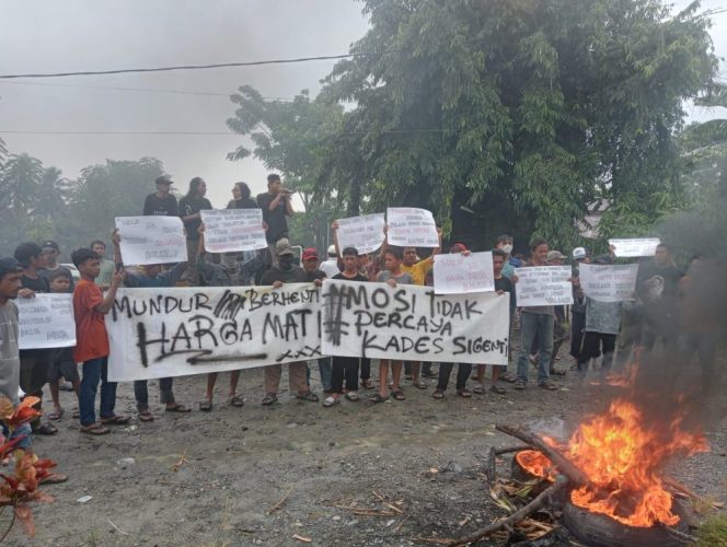 
					Permintaan LPJ Tidak Digubris, Aliansi Masyarakat Desa Sigenti Bersatu Aksi Damai