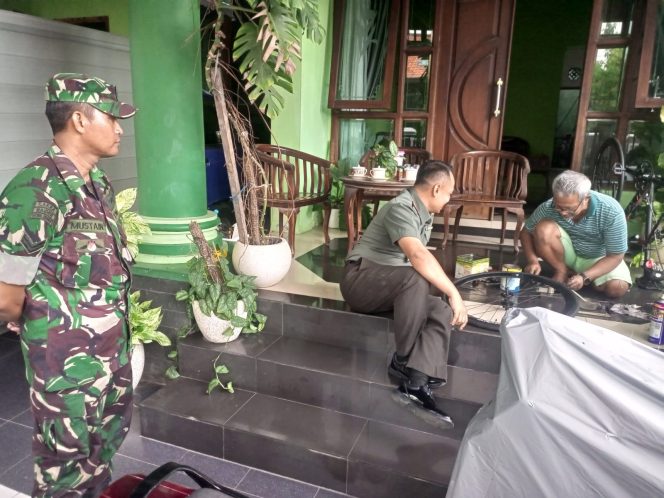 
					Dandim 0829/Bangkalan didampingi Babinsa Socah Anjangsana di kediaman Tokok Masyarakat