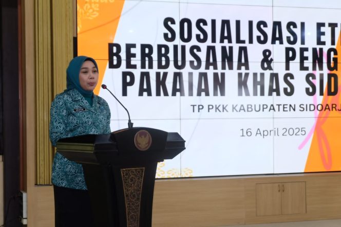
					TP PKK Kabupaten Sidoarjo Edukasi Kader melalui Sosialisasi Etika Berbusana dan Pengenalan Pakaian Khas Daerah