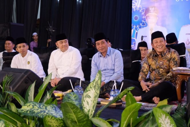 
					Bupati Sidoarjo Hadiri Pengajian Rutin Ahad Pahing Sekaligus Gelar Halalbihalal Hadirkan KH Anwar Zahid