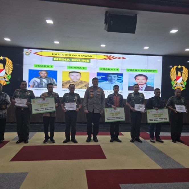 
					Dandim 0829/Bangkalan Dampingi Penerimaan Juara Favorit LKJ TMMD ke-123