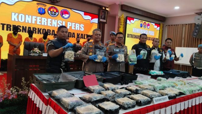 
					Polda Kaltim Ungkap Jaringan Besar Narkoba, Total 35,9 Kg Sabu dan 500 Gram Ganja Diamankan