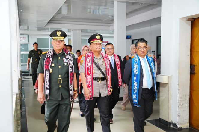 
					Pangdam VI/Mulawarman Hadiri Kunjungan Kerja Wakil Menteri Dalam Negeri RI di Kota Balikpapan Dan Upacara Peringatan Hari Otonomi Daerah Ke-XXIX