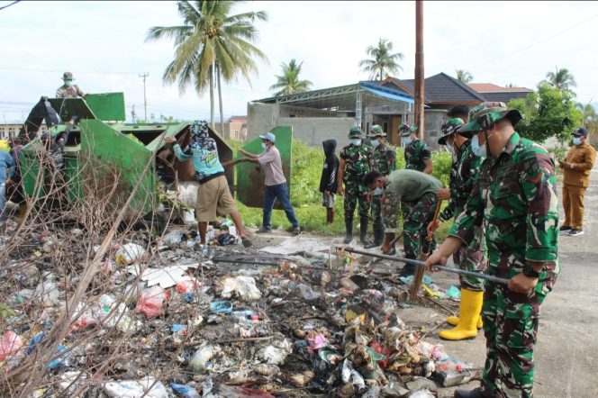 
					Kodim 1315/KG Bersama Pemda Kab. Gorontalo Gelar Kegiatan Penanganan Pembersihan Sampah di Kelurahan Hotuo