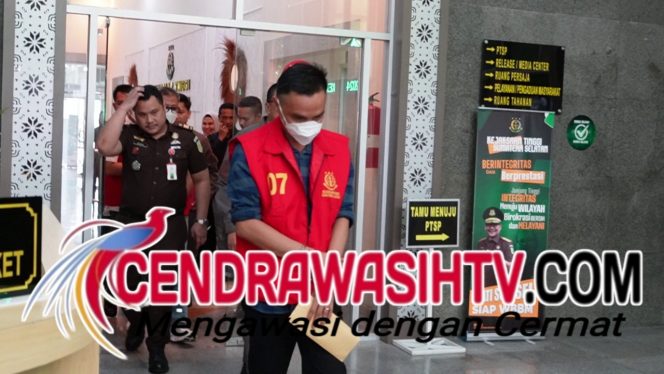 
					APR, Selaku Kadis PUPR Kabupaten Banyuasin, Resmi Ditahan.
