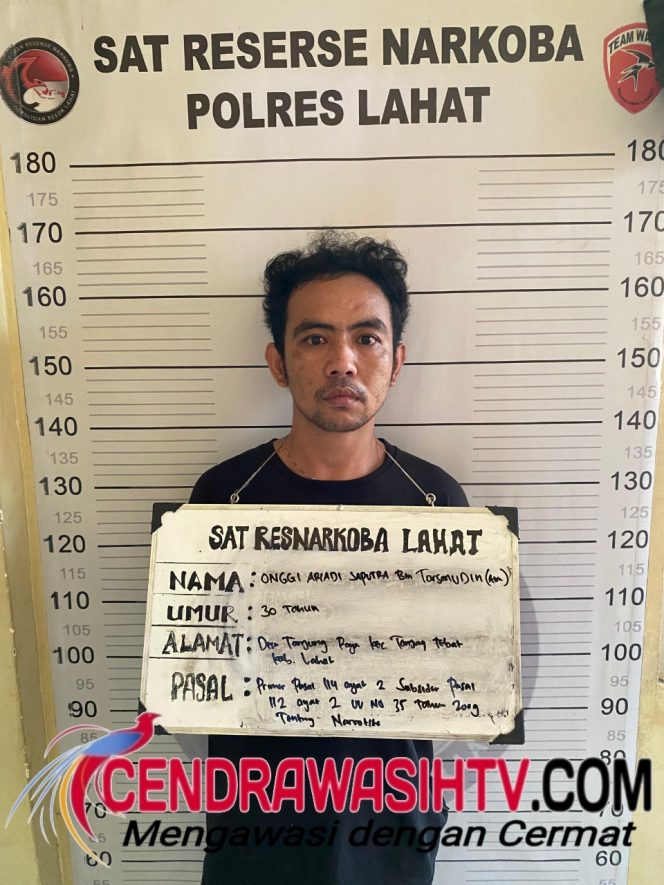 
					Polres Lahat, Polda Sumsel, Unkap kasus TP. Narkotika oleh Sat Res Narkoba Polres Lahat dan Polsek Kota Lahat.