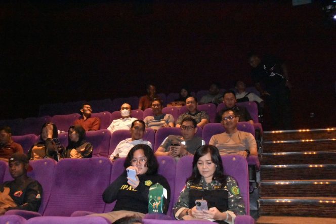 
					Polda Papua Barat Gelar Nonton Bersama Film “Sayap Sayap Patah 2” Bersama Organisasi Masyarakat di Manokwari