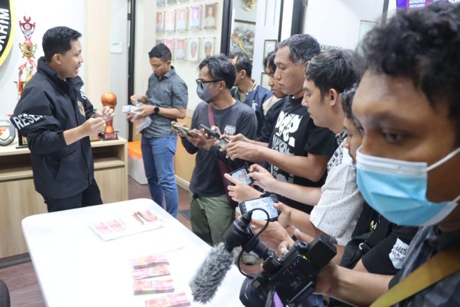 
					Polres Pelabuhan Tanjung Priok Ungkap Sindikat Pemalsuan Uang