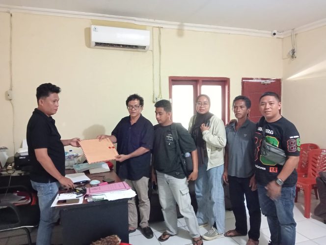 
					Penyerahan Dokumen Tambahan Oleh Aliansi Ke Polres Parigi Moutong