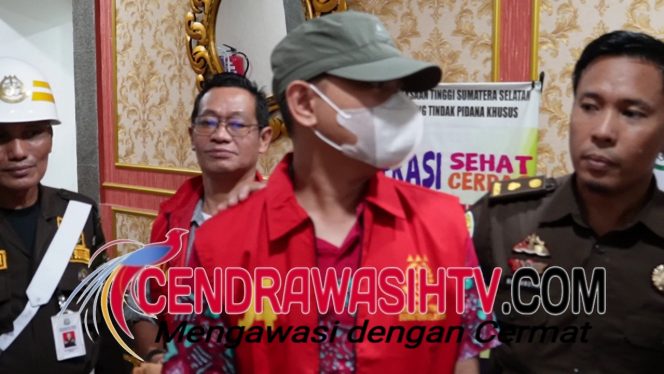
					MO, Selaku Penasehat Hukum, dan MH, Selaku Kasi Program Pembangunan Ekonomi Desa, di Tetapkan Jadi Tersangka. 