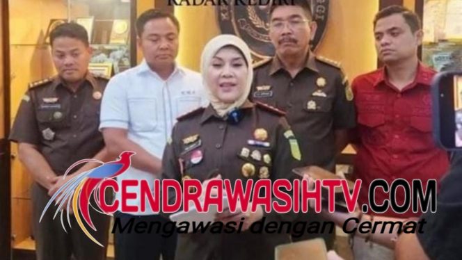 
					Kajati Jatim, Lanjutkan Laporan PKN ke Tahap Penyidikan dan Penggeledahan atas Dugaan Korupsi Dinas Pendidikan Jatim. 