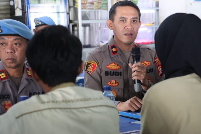 
					Polres Pelabuhan Tanjung Priok Gelar Ngopi Kamtibmas di Terminal Penumpang Pelni Nusantara Pura, Fokus pada Antisipasi Bahaya Kebakaran