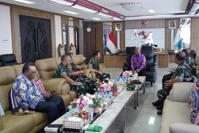 
					Sinergi Pemimpin Papua Barat: Gubernur dan Pangdam XVIII/Kasuari Bahas Kolaborasi untuk Pembangunan Daerah