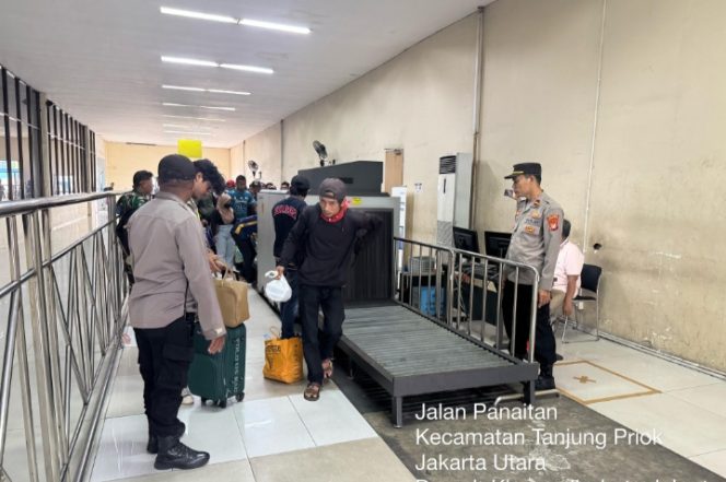 
					Polres Priok, Berikan Imbauan Penumpang & Amankan Debarkasi Kapal KM. Nggapulu dari Surabaya