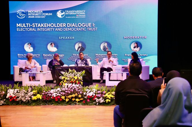 
					Wamendagri Bima Arya Tekankan Pentingnya Berpikir Komprehensif dalam Tata Kelola Pemilu