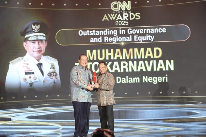 
					Tito Karnavian Raih Penghargaan CNN Indonesia Awards 2025