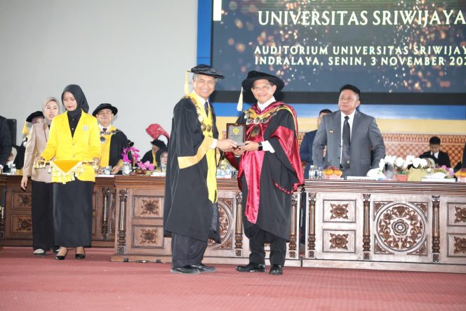 
					Sampaikan Orasi Ilmiah di UNSRI, Mendagri Tito Beberkan Peran Pendidikan Tinggi Songsong Indonesia Emas 2045