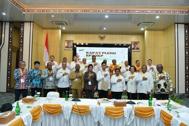 
					Wamendagri Ribka Haluk Buka Rapat Pleno BP3OKP Bersama Wakil Presiden RI di Manokwari