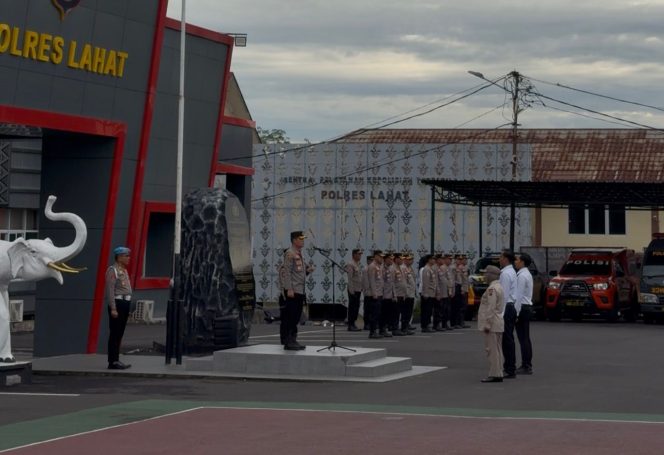
					Kapolres Lahat, AKBP Novi Edyanto SIK.MIK, Memimpin Jam Pimpinan (apel pagi)