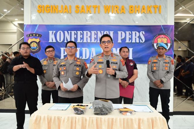 
					Polda Jambi Gelar Konferensi Pers, DPO Narkotika Berhasil Ditangkap di Tanjab Barat