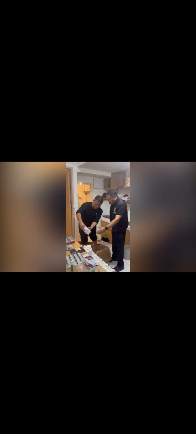 
					Polda Metro Jaya Ungkap Lab Vape Etomidate di Tangerang, Sita Ribuan Cartridge, 380.996 Jiwa Terselamatkan